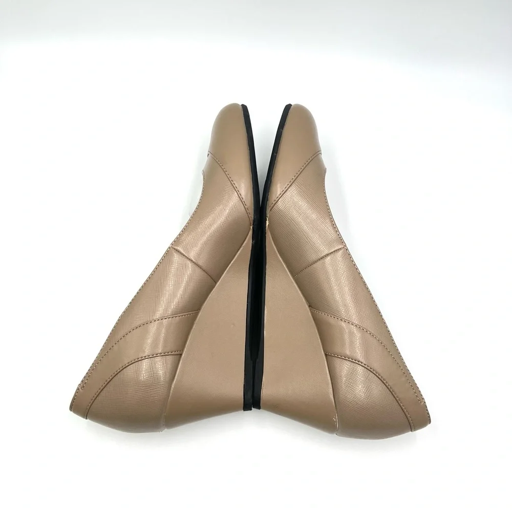 Life Stride Size 7 Dreams Tan Beige Nude Wedge Pumps Heels Round Toe Shoes‎